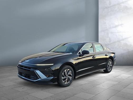 2026 Hyundai SONATA Hybrid Base