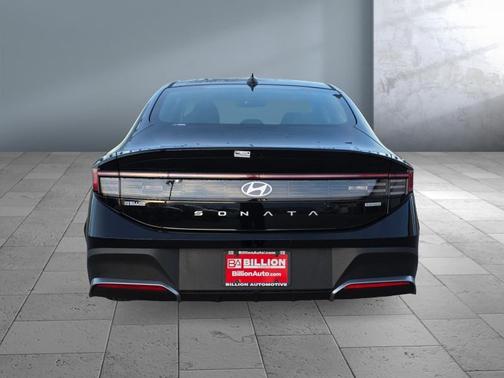 2026 Hyundai SONATA Hybrid Base