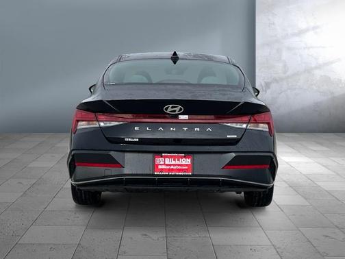 2025 Hyundai ELANTRA HEV Limited