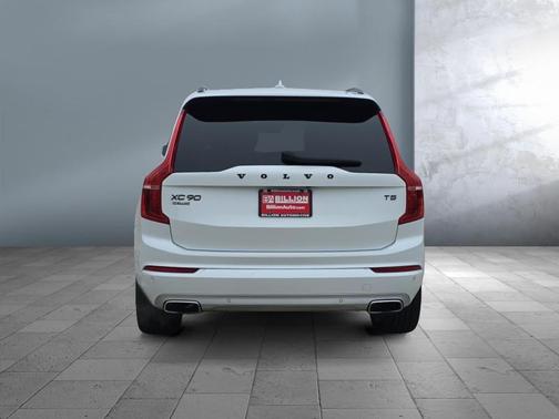 2020 Volvo XC90 Momentum