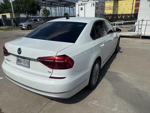 2017 Volkswagen Passat 1.8T SE
