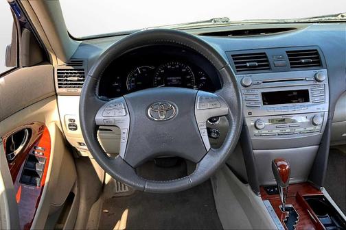 2011 Toyota Camry Hybrid Base (E-CVT)