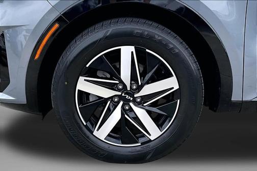 Everlasting Silver 2022 Kia Sorento EX