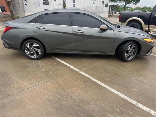 2024 Hyundai ELANTRA Limited
