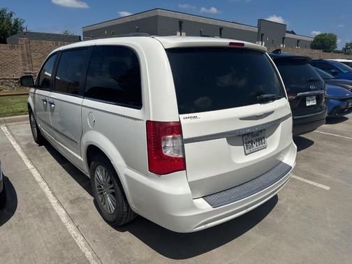 2013 Chrysler Town & Country Touring-L