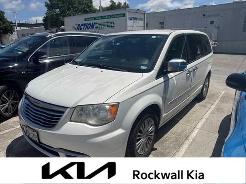 2013 Chrysler Town & Country Touring-L