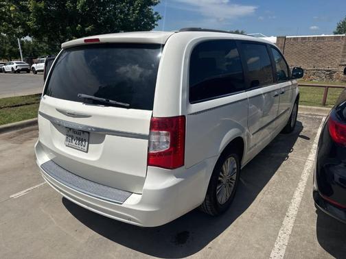 2013 Chrysler Town & Country Touring-L
