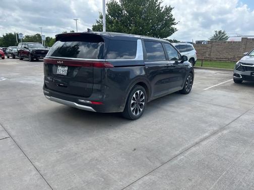 2024 Kia Carnival EX