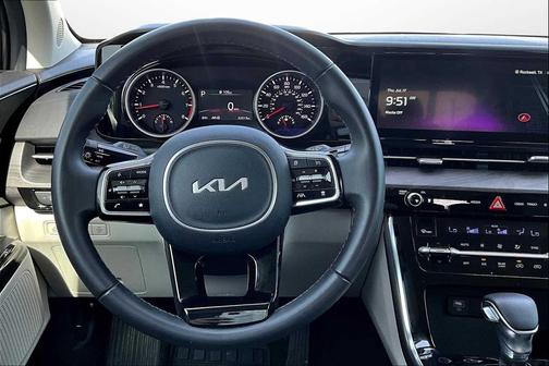 2024 Kia Carnival EX