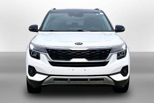 Clear White / Black Roof 2021 Kia Seltos S
