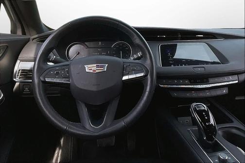 2022 Cadillac XT4 Premium Luxury