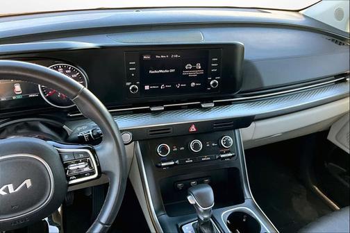 2024 Kia Carnival LX