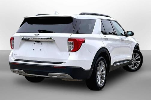 Star White 2022 Ford Explorer XLT
