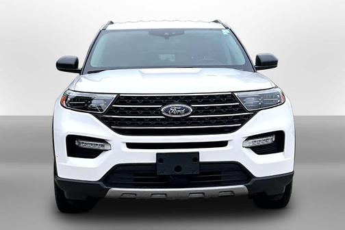 Star White 2022 Ford Explorer XLT