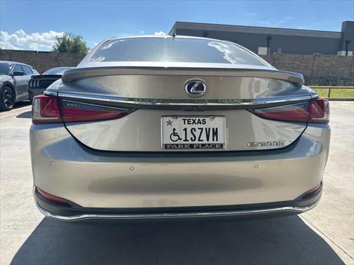 2021 Lexus ES 300h Ultra Luxury