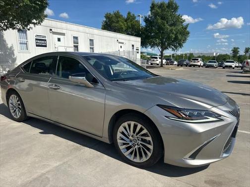 2021 Lexus ES 300h Ultra Luxury