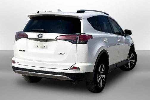 Super White 2018 Toyota RAV4 XLE
