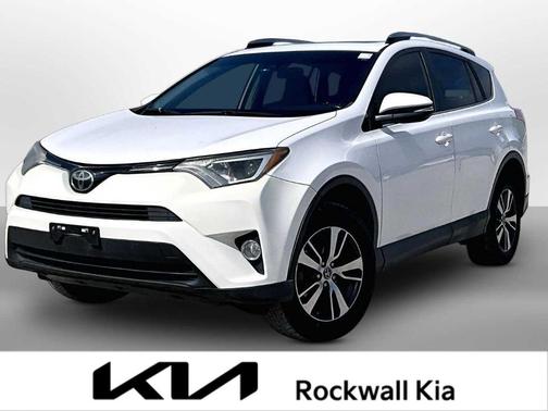 Super White 2018 Toyota RAV4 XLE