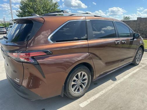 2022 Toyota Sienna XLE