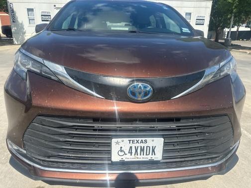 2022 Toyota Sienna XLE