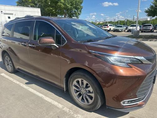 2022 Toyota Sienna XLE