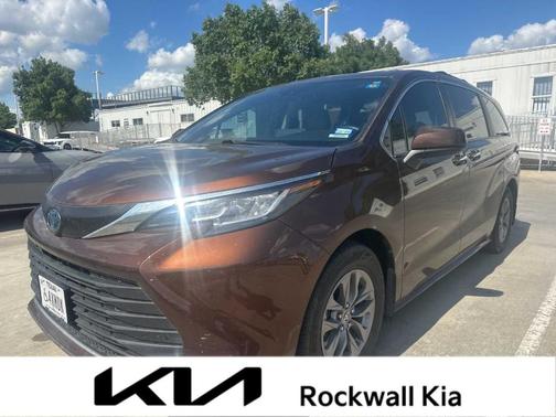 2022 Toyota Sienna XLE