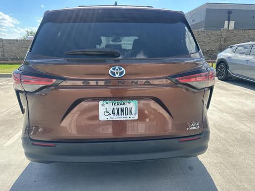 2022 Toyota Sienna XLE