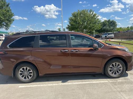 2022 Toyota Sienna XLE