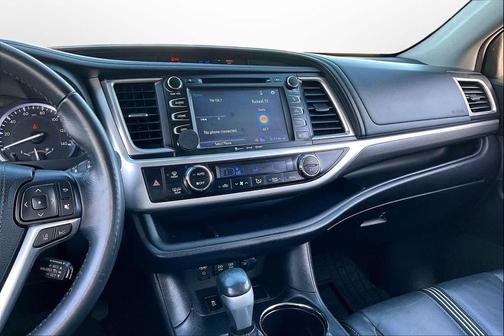 2017 Toyota Highlander SE