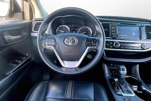 2017 Toyota Highlander SE