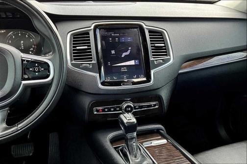 2019 Volvo XC90 T6 Momentum