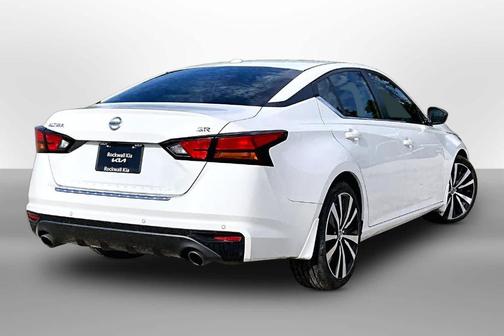 White 2020 Nissan Altima 2.5 SR