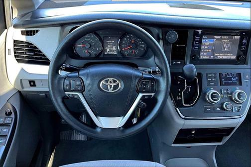 2017 Toyota Sienna LE