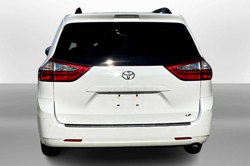 2017 Toyota Sienna LE
