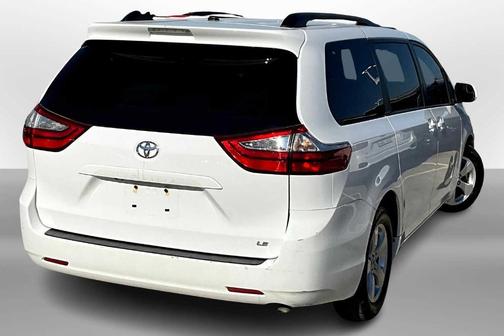 2017 Toyota Sienna LE