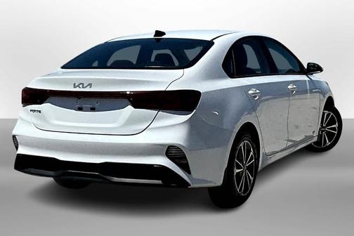 Snow White Pearl 2023 Kia Forte LXS