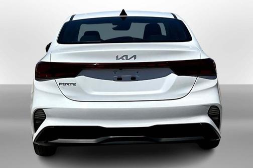 Snow White Pearl 2023 Kia Forte LXS