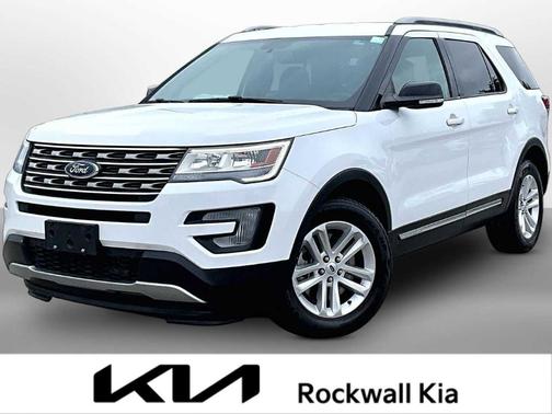 Oxford White 2017 Ford Explorer XLT