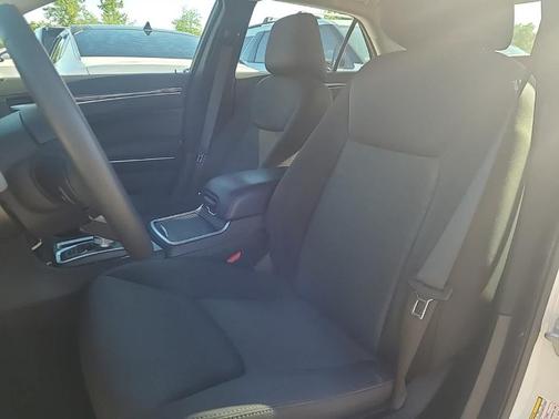 2022 Chrysler 300 Touring
