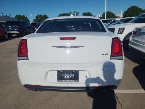 2022 Chrysler 300 Touring