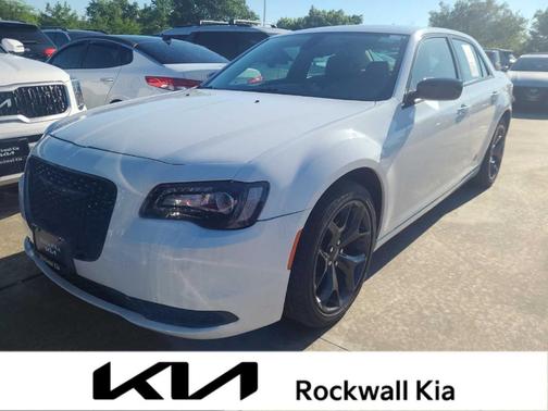 2022 Chrysler 300 Touring