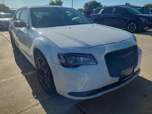 2022 Chrysler 300 Touring