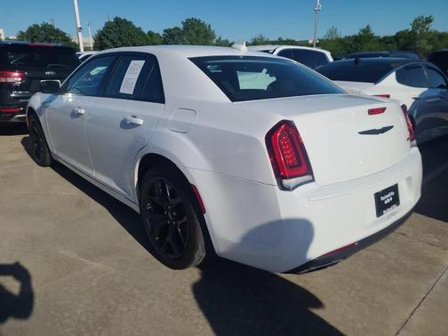 2022 Chrysler 300 Touring