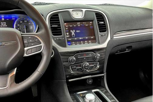 2022 Chrysler 300 Touring