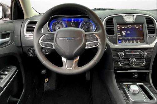2022 Chrysler 300 Touring