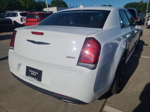 2022 Chrysler 300 Touring