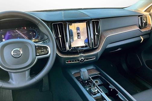 2023 Volvo XC60 B5 Plus Bright Theme