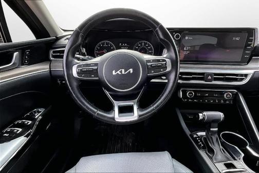 Ebony Black 2022 Kia K5 EX