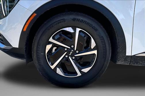 Snow White Pearl 2024 Kia Sportage Hybrid LX