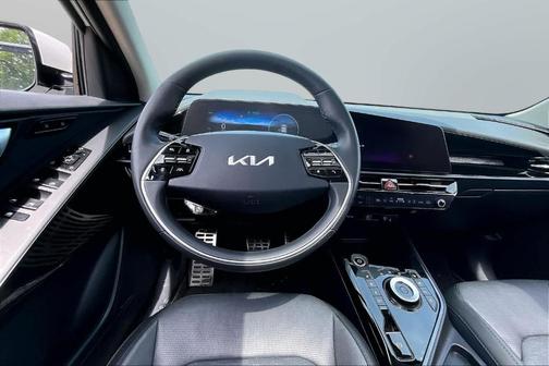 Snow White Pearl 2024 Kia Niro EV Wave